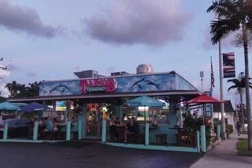 Super 8 Motel By Wyndham Near Fort Lauderdale Arpt