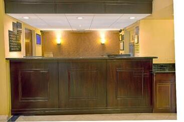 Super 8 Motel By Wyndham Near Fort Lauderdale Arpt