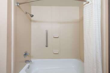 هتل Super 8 By Wyndham Fort Worth Stockyards