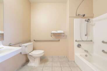 هتل Super 8 By Wyndham Fort Worth Stockyards