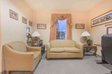 هتل Super 8 By Wyndham Fort Worth Stockyards