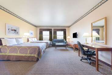 هتل Super 8 By Wyndham Fort Worth Stockyards