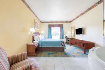 هتل Super 8 By Wyndham Fort Worth Stockyards