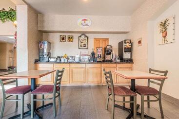 هتل Super 8 By Wyndham Fort Worth Stockyards