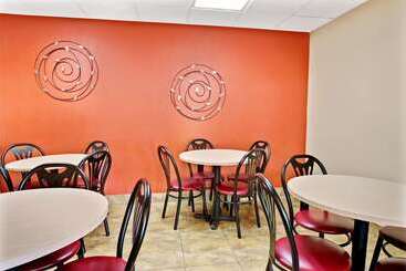 호텔 Super 8 By Wyndham Kissimmee/maingate/orlando Area