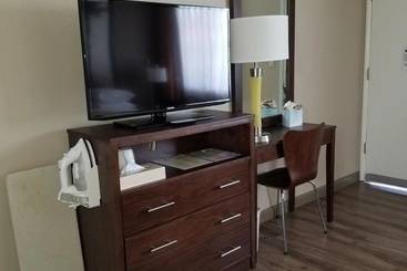 هتل Super 8 By Wyndham Los Angelesculver City Area
