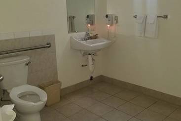 هتل Super 8 By Wyndham Los Angelesculver City Area