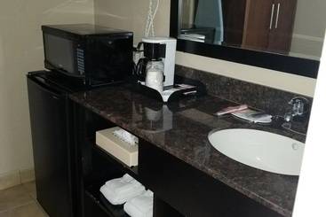 هتل Super 8 By Wyndham Los Angelesculver City Area
