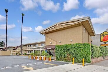 هتل Super 8 By Wyndham Los Angelesculver City Area