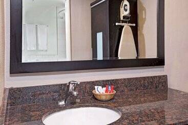 هتل Super 8 By Wyndham Los Angelesculver City Area