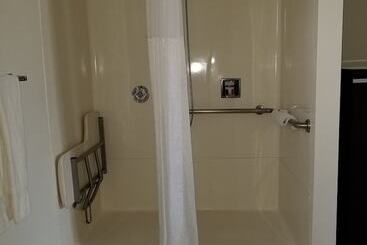 هتل Super 8 By Wyndham Los Angelesculver City Area