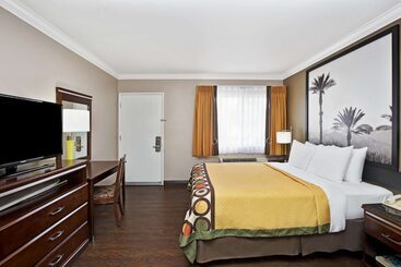 هتل Super 8 By Wyndham Los Angelesculver City Area