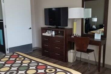 هتل Super 8 By Wyndham Los Angelesculver City Area