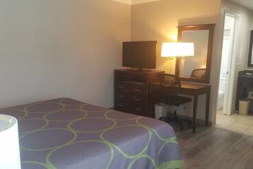 هتل Super 8 By Wyndham Los Angelesculver City Area
