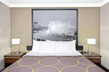 هتل Super 8 By Wyndham Los Angelesculver City Area