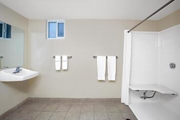 هتل Super 8 By Wyndham Los Angelesculver City Area
