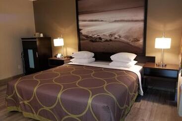 هتل Super 8 By Wyndham Los Angelesculver City Area