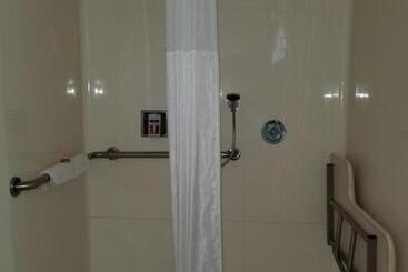 هتل Super 8 By Wyndham Los Angelesculver City Area
