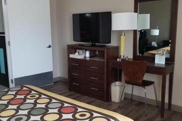 هتل Super 8 By Wyndham Los Angelesculver City Area