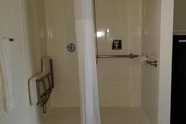 هتل Super 8 By Wyndham Los Angelesculver City Area