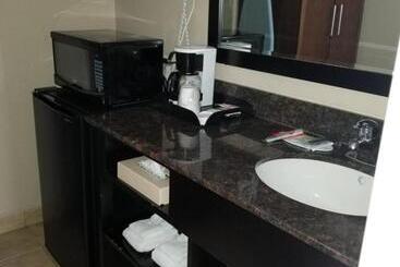 هتل Super 8 By Wyndham Los Angelesculver City Area