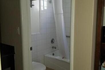 هتل Super 8 By Wyndham Los Angelesculver City Area