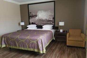 هتل Super 8 By Wyndham Los Angelesculver City Area