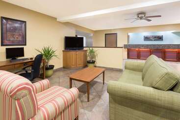 هتل Super 8 By Wyndham Morgantown