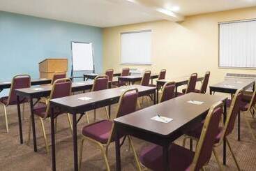 هتل Super 8 By Wyndham Morgantown