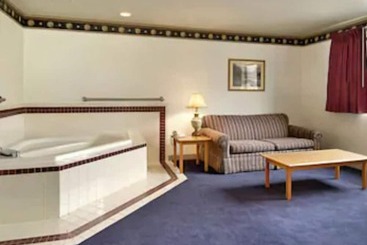 هتل Super 8 By Wyndham Morgantown