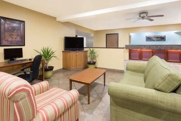 هتل Super 8 By Wyndham Morgantown