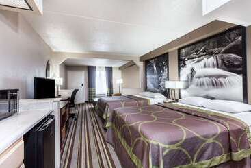 هتل Super 8 By Wyndham Pigeon Forge Emert St