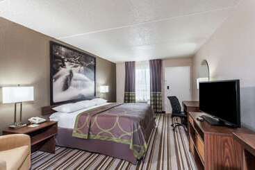 هتل Super 8 By Wyndham Pigeon Forge Emert St