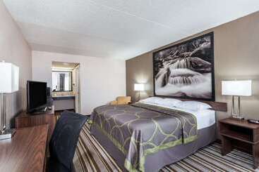 هتل Super 8 By Wyndham Pigeon Forge Emert St