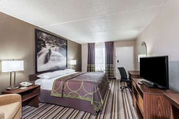 هتل Super 8 By Wyndham Pigeon Forge Emert St