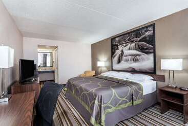 هتل Super 8 By Wyndham Pigeon Forge Emert St