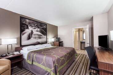 هتل Super 8 By Wyndham Pigeon Forge Emert St