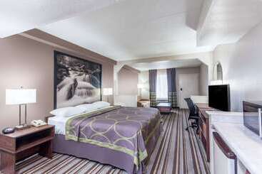 هتل Super 8 By Wyndham Pigeon Forge Emert St