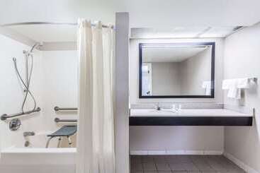 هتل Super 8 By Wyndham Pigeon Forge Emert St