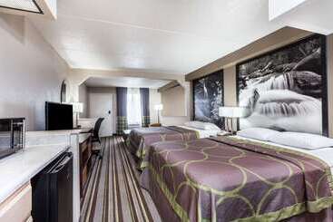 هتل Super 8 By Wyndham Pigeon Forge Emert St