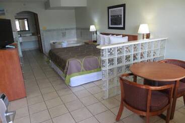 هتل Super 8 By Wyndham South Padre Island