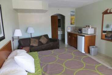 هتل Super 8 By Wyndham South Padre Island