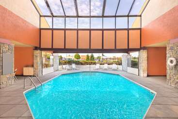 هتل Super 8 By Wyndham Vandalia/dayton International Airport