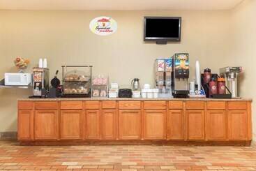 هتل Super 8 By Wyndham Vandalia/dayton International Airport