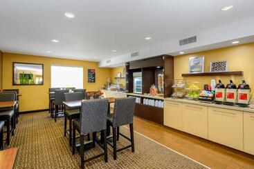هتل Towneplace Suites By Marriott Fort Meade National Business Park