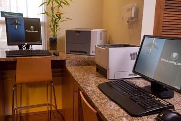 هتل Towneplace Suites By Marriott Fort Meade National Business Park
