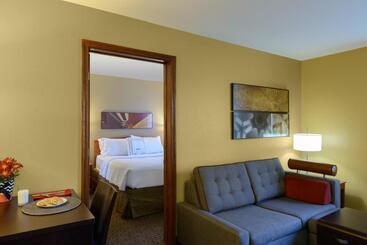 هتل Towneplace Suites By Marriott Fort Meade National Business Park