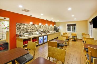 هتل Towneplace Suites Detroit Dearborn