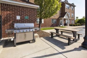 هتل Towneplace Suites Detroit Dearborn