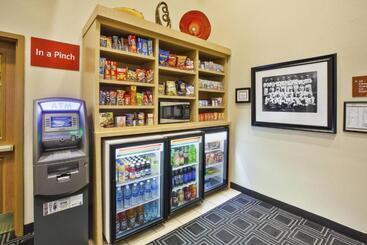 هتل Towneplace Suites Detroit Dearborn
